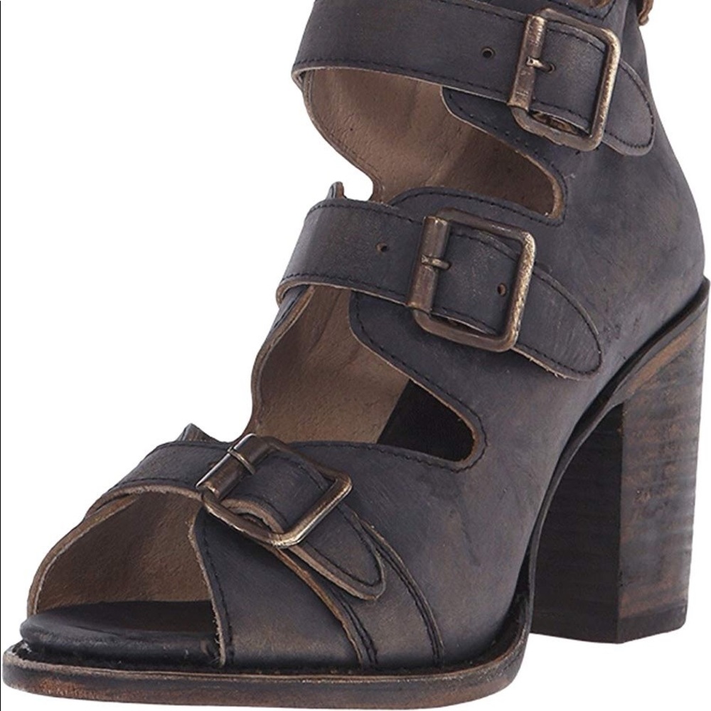 Freebird by Steve Madden sandals! Bond!